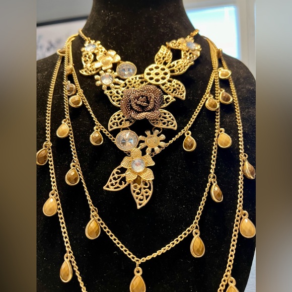 2 NECKLACES CREATE ONE ๐ฅ๐ฅ๐ฅ๐ฅ๐ฆ๐ฆ๐ฆ๐ฆ STATEMENT that screams FABULOUS - Picture 5 of 5